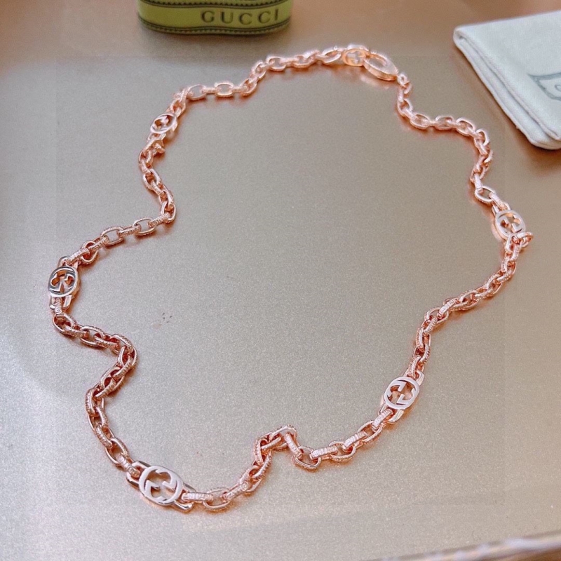 G*u*i necklaces